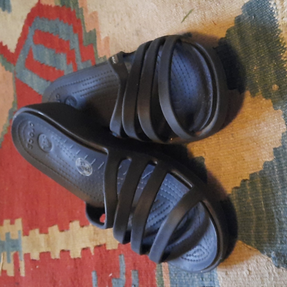 Cross sandals
